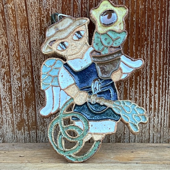 Saint Andrews Abbey ceramics gardener angel|3x3 - Picture 2 of 4